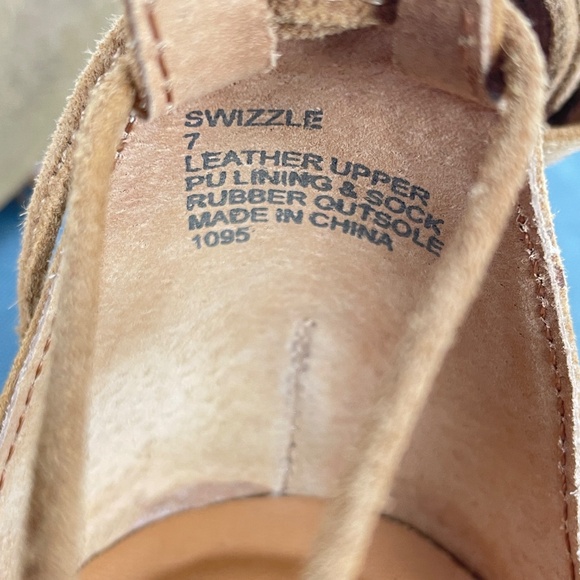 Steve Madden Swizzle Tan Leather Flat Sandals Fringe Details - Picture 7 of 7